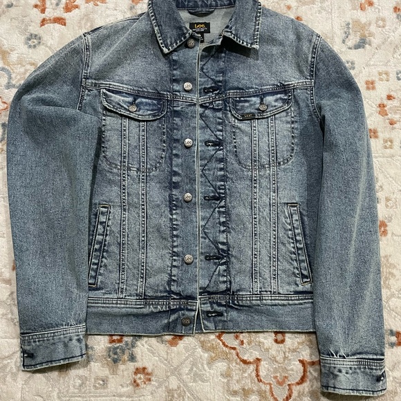 Brand new Lee jean Jacket - Picture 2 of 6